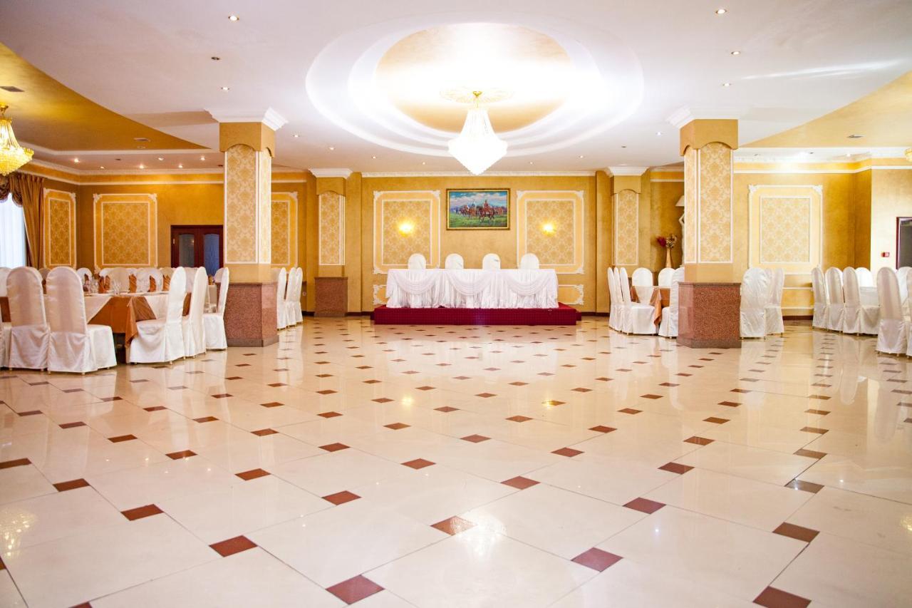Ak Samal Hotel Karagandy Buitenkant foto